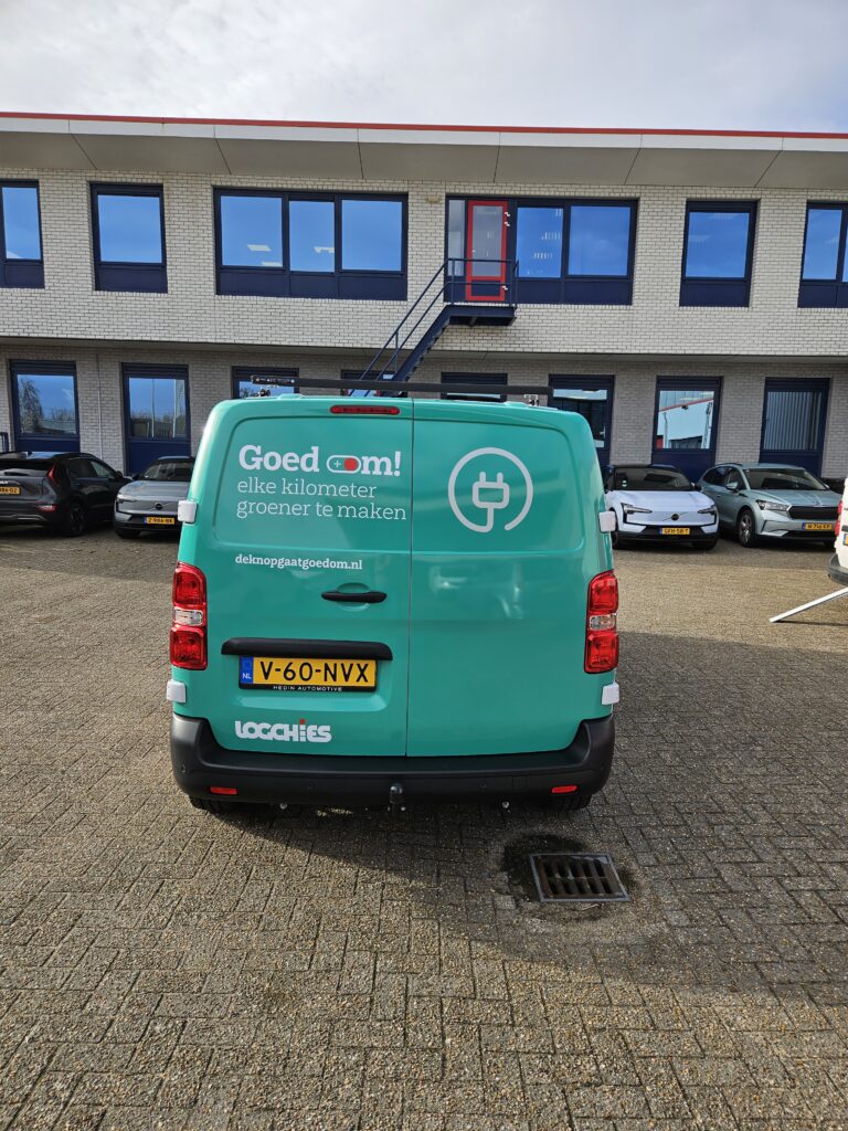 Eerste elektrische bus in vernieuwde huisstijl geleverd